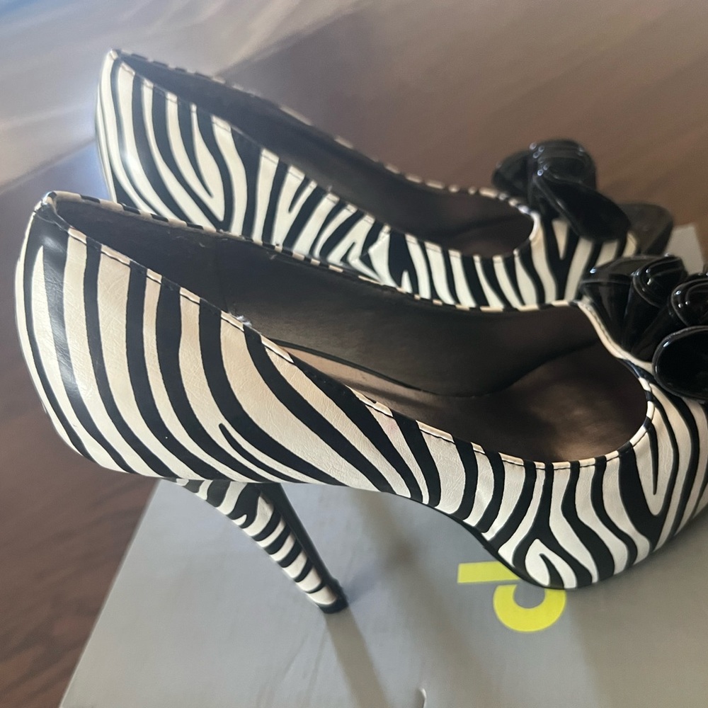 2 pair animal print heels - Picture 4 of 8
